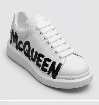 Tenis McQueen Graffiti Blancos Oversize