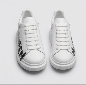 Tenis McQueen Graffiti Blancos Oversize